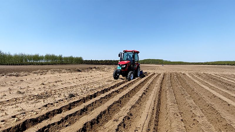 Tractor con cabina de nuevo diseño ME504-5 